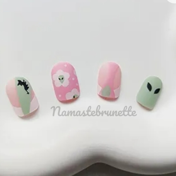 2/$16 Floral Alien Press on Nails - Picture 9 of 16